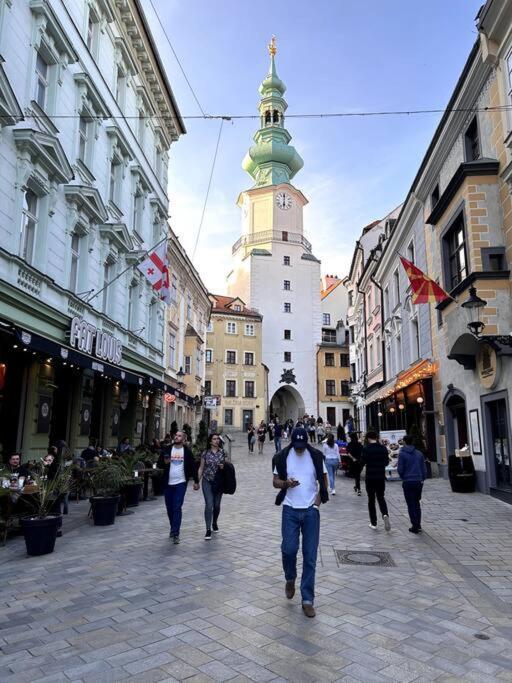 Luxurious And Royal Apartment In The Old Town Братислава Экстерьер фото