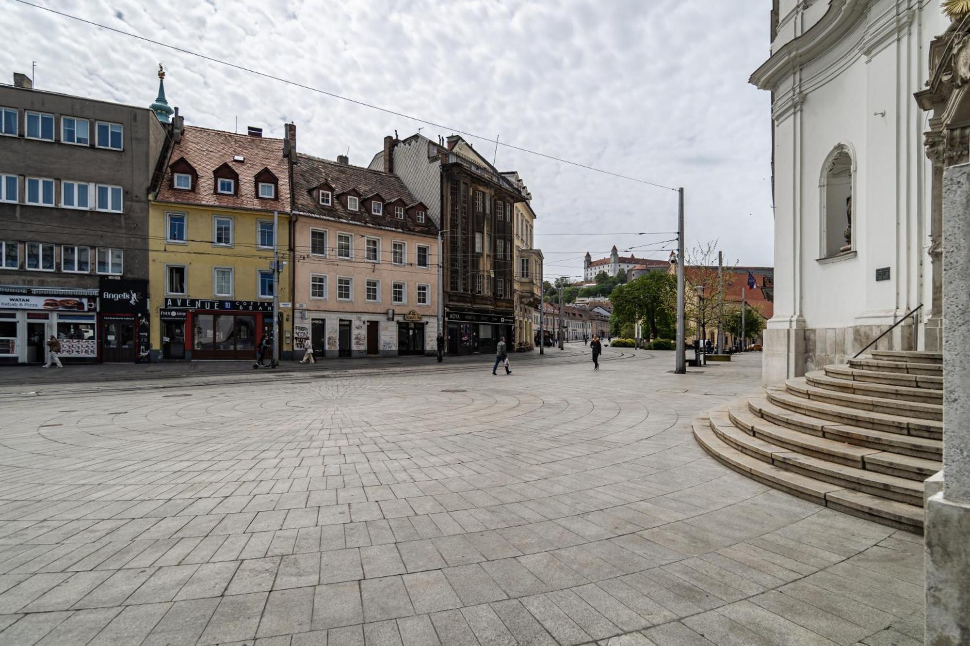 Luxurious And Royal Apartment In The Old Town Братислава Экстерьер фото