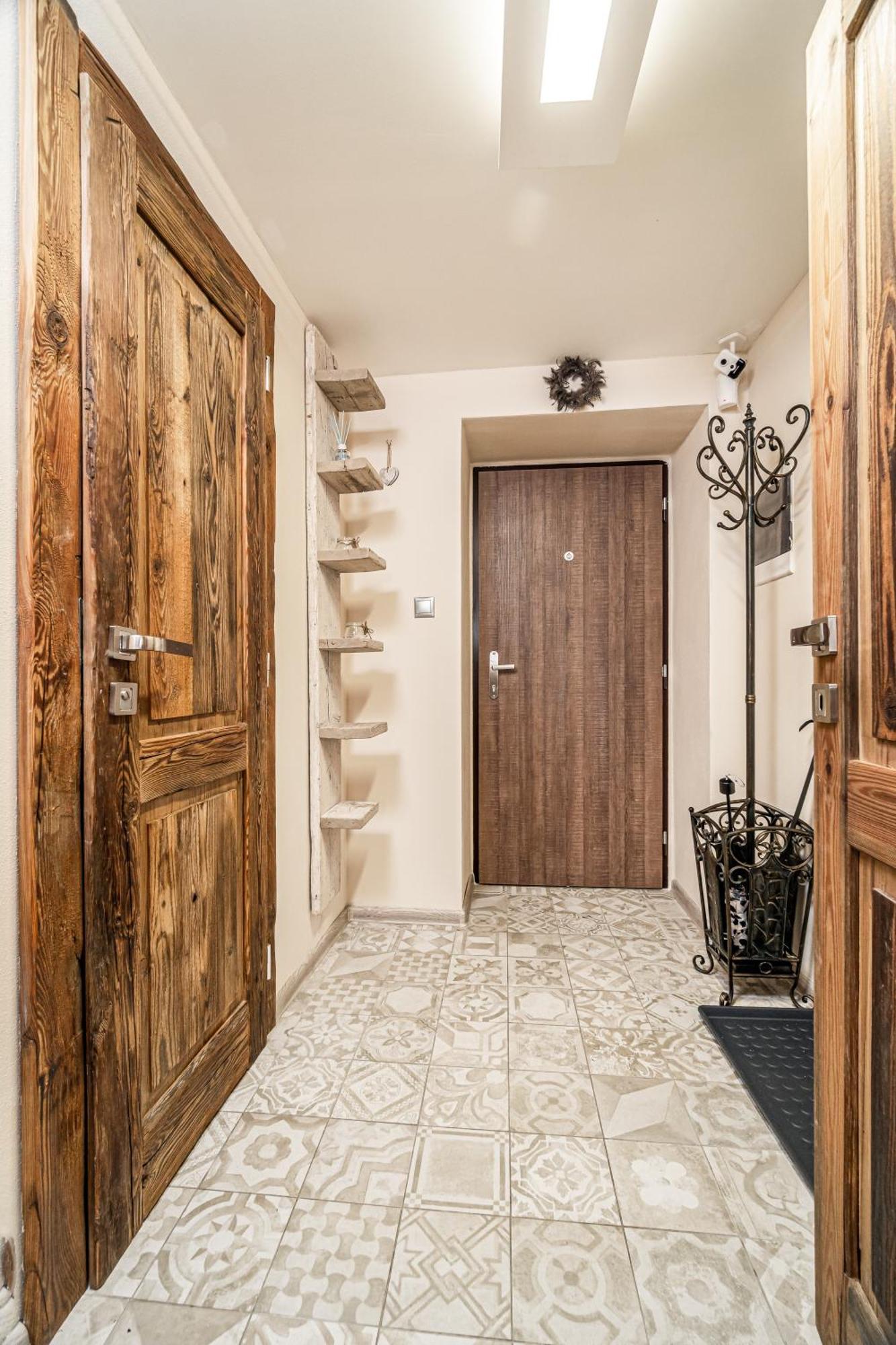 Luxurious And Royal Apartment In The Old Town Братислава Экстерьер фото