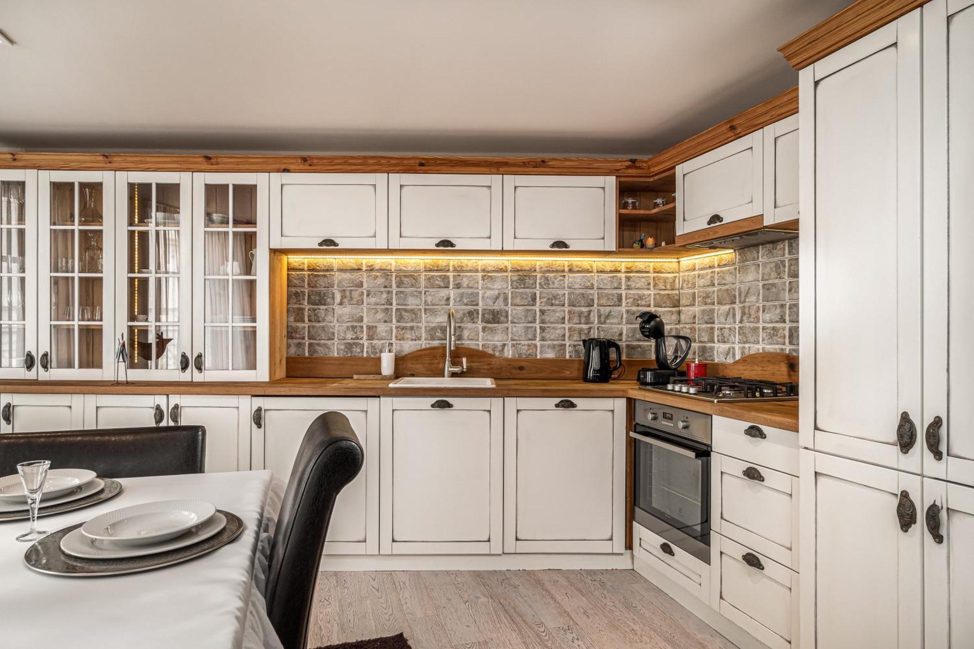 Luxurious And Royal Apartment In The Old Town Братислава Экстерьер фото
