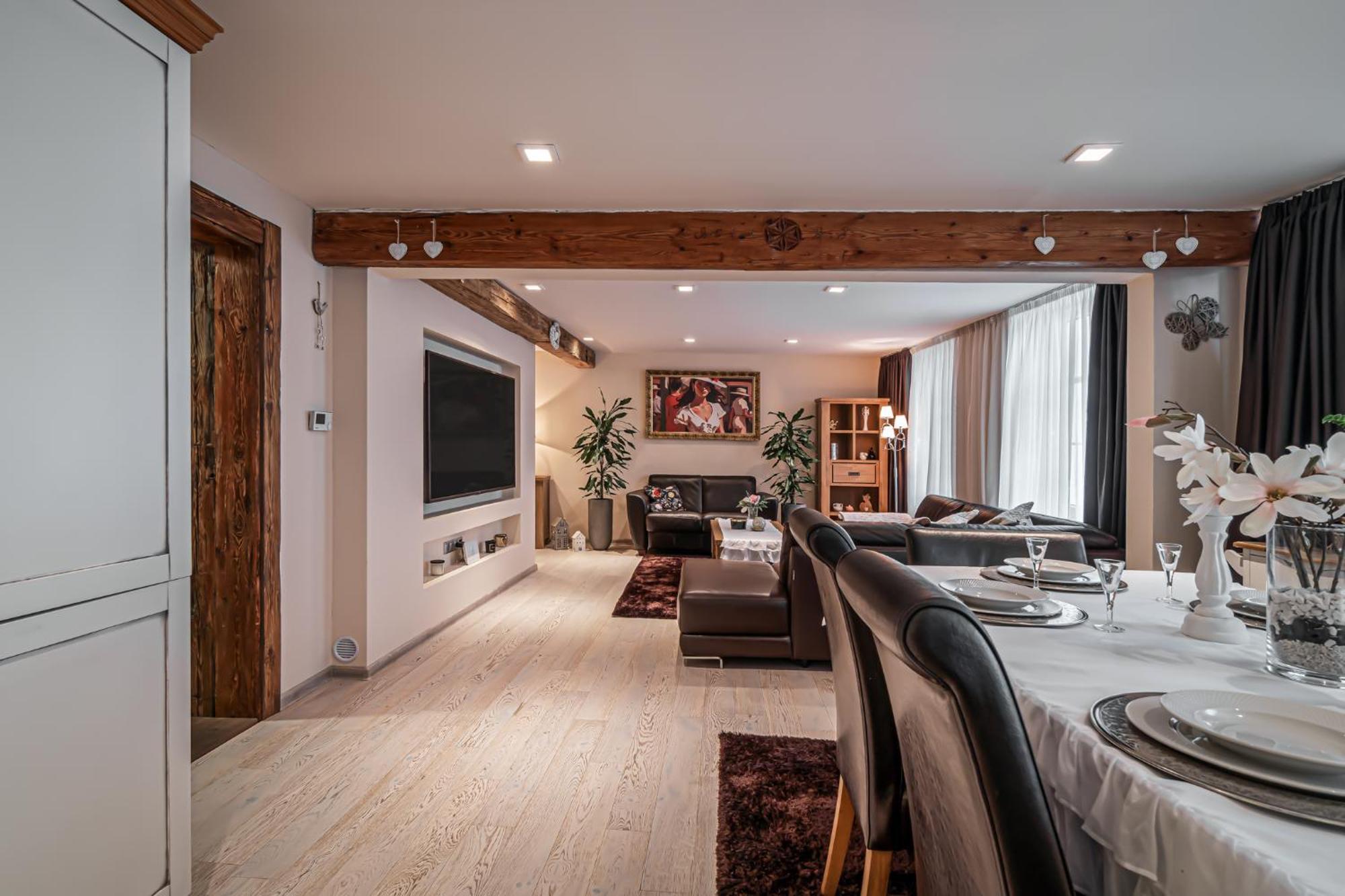 Luxurious And Royal Apartment In The Old Town Братислава Экстерьер фото