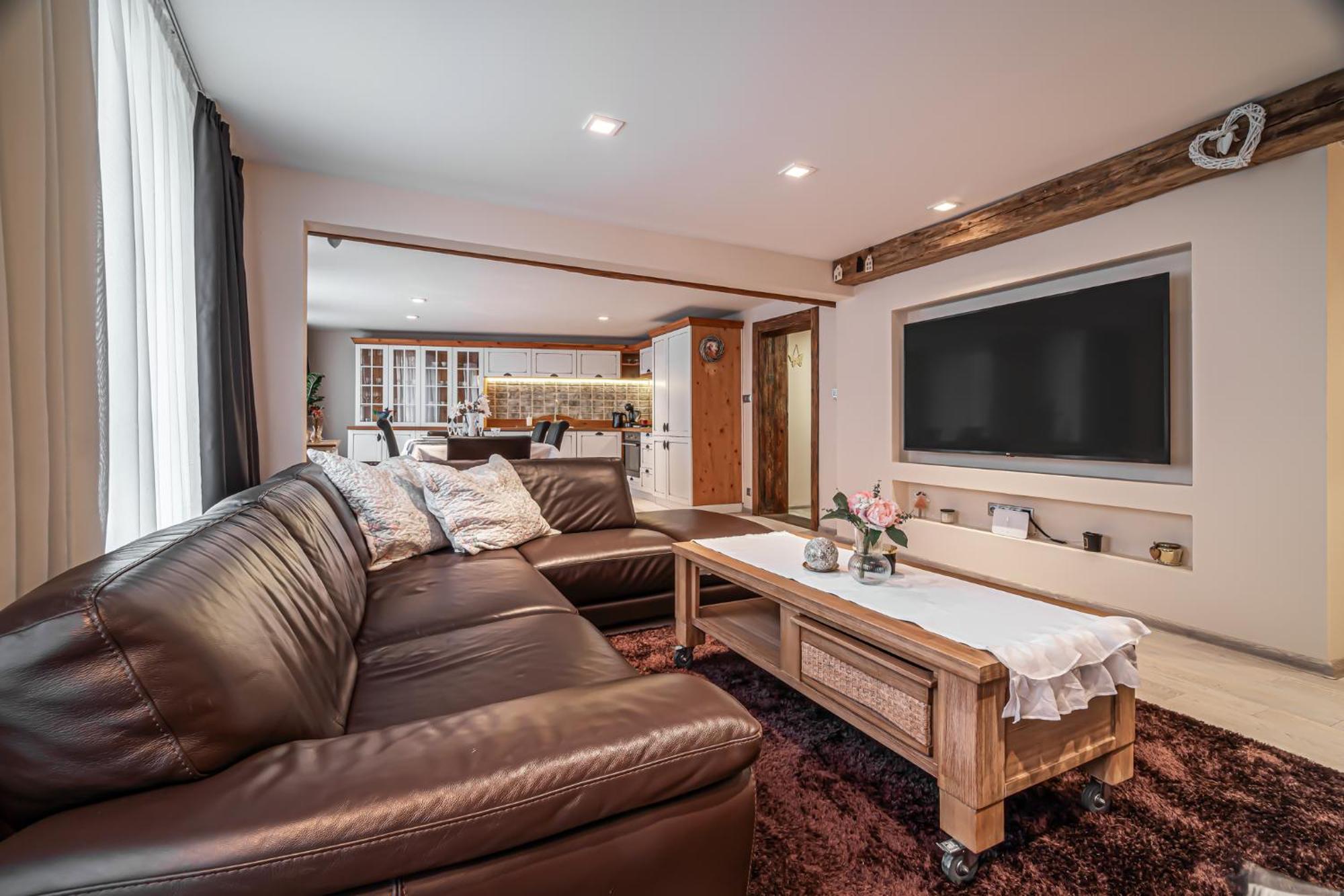 Luxurious And Royal Apartment In The Old Town Братислава Экстерьер фото