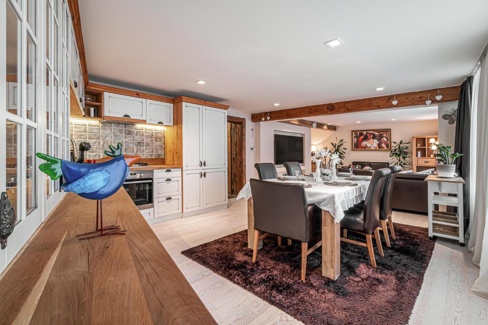 Luxurious And Royal Apartment In The Old Town Братислава Экстерьер фото
