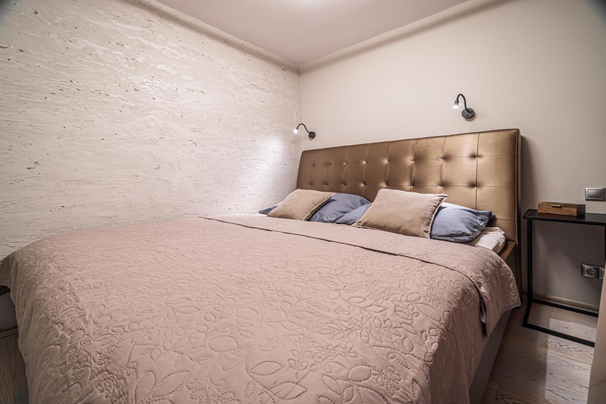 Luxurious And Royal Apartment In The Old Town Братислава Экстерьер фото